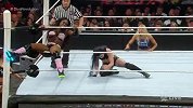 WWE-15年-RAW第1156期：佩奇锁技轻松搞定对手-花絮