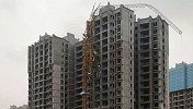 长沙一在建小区塔吊坍塌楼体多处损坏 公示为“重大事故”
