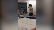 重庆一非法培训机构老师被指打学生 教育部门称正在查处