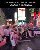 巴西博主拍到阿根廷球迷用器具袭击了阿尔及利亚球迷