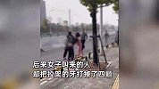 网曝一对母女逆行还殴打外卖小哥，当街捶打头部，有人拉架被打掉4颗牙