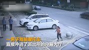 男子无证骑摩托车 一脚油门撞坏派出所大门