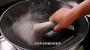 做鱼汤原来还有小秘诀，小伙教你煲鱼汤步骤，做好的汤比牛奶还白