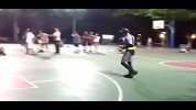 街球-13年-蝙蝠侠版街球高手秀超炫技艺 车轮大战连爆数人-专题