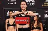 张伟丽挑战UFC冠军信心十足：我就想要那条金腰带