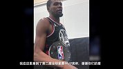 杜兰特炫耀AMVP奖杯不忘夸队友：你们的三分真的很给力