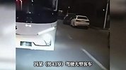 男子骑摩托车遇大巴车逆行挡路并遭威胁，天津警方通报