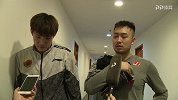 CBA-1718赛季-睢冉采访遭小丁卖萌抢镜：他始终带伤坚持-新闻