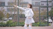 你的女友身穿白袜超短裙上线跳舞啦！好萌哦！