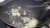 广式秘制鱼头，加上番茄做一锅，好吃开胃没腥味，饭都要多煲一锅
