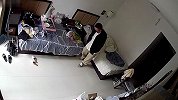 年入200万男子模仿电影翻进独居女孩房间 ：好奇别人怎么生活