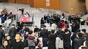 浙闽战现场球迷看台发生冲突 情绪激动场面混乱