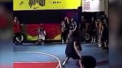 “白巧克力”威廉姆斯街球场逆天表演！远比在NBA赛场更风骚