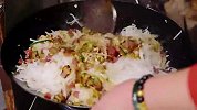 东莞传统小吃萝卜粄，软糯拉丝的糯米皮包裹上丰富的馅料，太美味