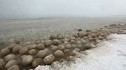 旅游-密歇根湖 巨型冰蛋源源靠岸-20140221