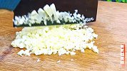 这才是丝瓜好吃的做法，不炒不煮，大人孩子都爱吃，上桌就被抢光
