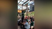 雄鹿吉祥物：Go Bucks Go！球迷聚会为主队加油