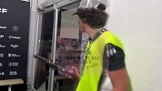 跟队记者：梅西赛后径直走回自己的车