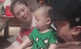 沈腾一家三口罕见同框，1岁儿子颜值超高，妻子发福认不出