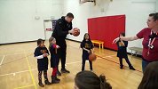这个大白胖子坏得很！约老师险些吓哭小女孩