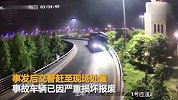 货车失控侧滑冲下大桥 监控拍下坠桥瞬间
