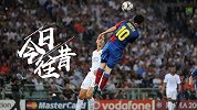 《今日往昔》梅西头球破门！巴萨2-0曼联 欧冠捧杯冲六冠王