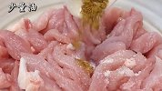 最近的蒜薹便宜又新鲜，今天就来吃蒜薹炒肉吧