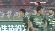 绿城攻势一浪高过一浪 陈晓甩头攻门扳平比分