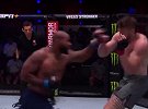 BOOM！UFC左重拳KO 一招把对手放倒在地