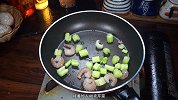 虾仁的最佳搭配，我认为芹菜是炒虾仁的最佳配菜