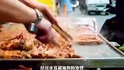 用石板代替普通的铁板，这样煎烤出来的肉就是不一样