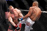 UFC传奇回顾之欧沃瑞姆：锤子UFC首秀爆肝腿KO莱斯纳