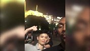 篮球-17年-夜游上海滩！慈世平在东方明珠前自拍悠闲自在-新闻