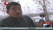 河南农民赠送滞销萝卜遭万人哄抢现场