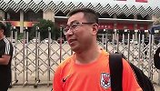 中超-17赛季-父子鲁蜜不忘家乡球队  仍记去年河南球迷大巴车写“鲁能降级”-新闻