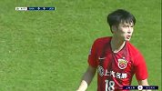 第7分钟上海上港球员张一黄牌