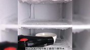 冰箱的冷冻室会结厚厚的一层冰，很难清理，教你一招轻松解决