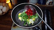 韭菜炒鸡蛋怎么炒好吃，营养又好吃的韭菜炒鸡蛋，超级下饭