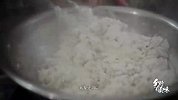 乌佬鳅Q弹爽滑，跟萝卜丝一起煮成汤，加点葱花辣椒就是美味