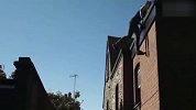 极限跑酷飞檐走壁穿越城市森林 这样的女孩你顶得住吗