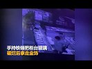 真的抢! 男子双11凌晨砸金店 抢走数十万首饰_超清