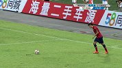 吕海东任意球左脚兜后角 禁区无人抢点皮球滑门而过