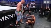 WWE逆转之战！约翰塞纳这样也能反败为胜  全场观众都起立了