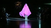 摩登时代-Lady Gaga-Gaga化身粉色妖姬 伦敦时装周为Philip Treacy走秀