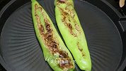 青椒茄子搭配3个皮蛋，简单一做，香辣下饭，开胃解馋，孩子爱吃