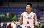 什么是国际巨星啊？郭艾伦赛后离场身后跟了20多个保安！