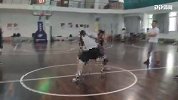 强人锁男？曾繁日万圣伟练习篮下要位 感觉和摔跤没啥区别