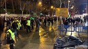 熟人来了！C罗乘车抵达伯纳乌 将现场观战国家德比