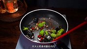 皮蛋炒青椒的正宗做法