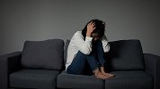 深圳一男子酒吧外抱走酒醉女开房猥亵被判刑 曾尾随威胁未成年人